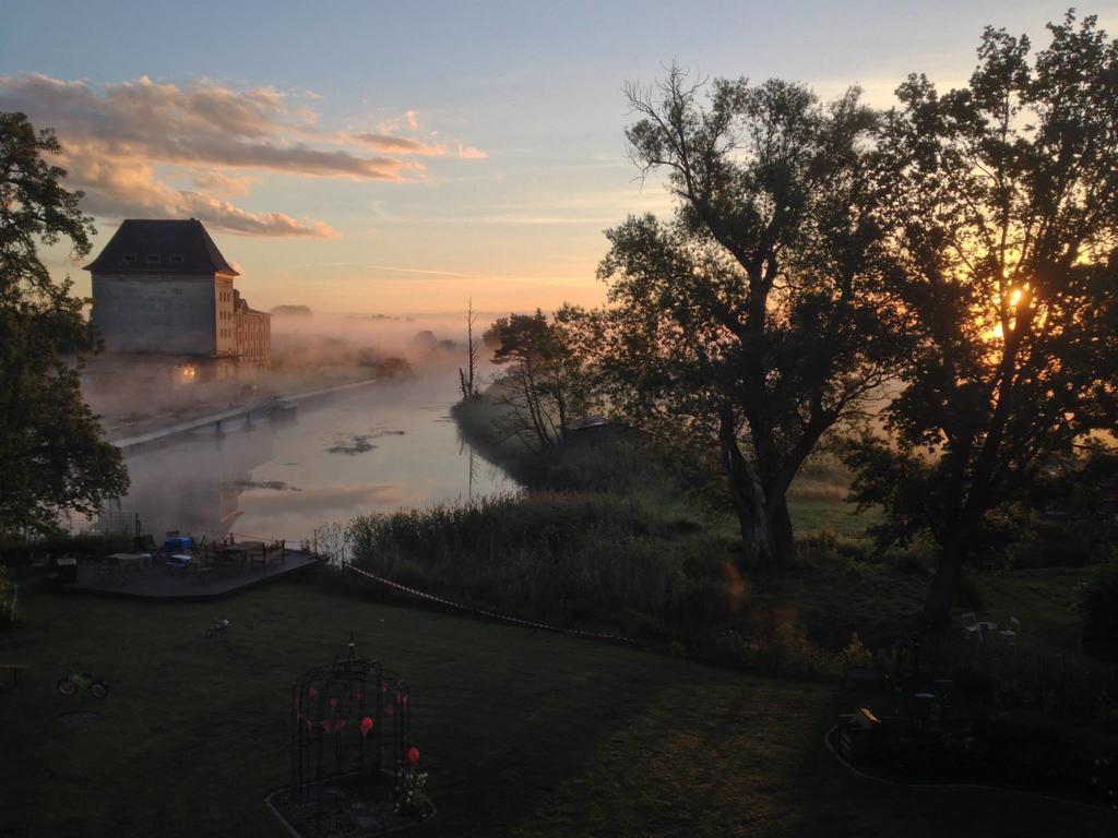 B&B Muehlenvilla Am Buetzower Hafen Bagian luar foto